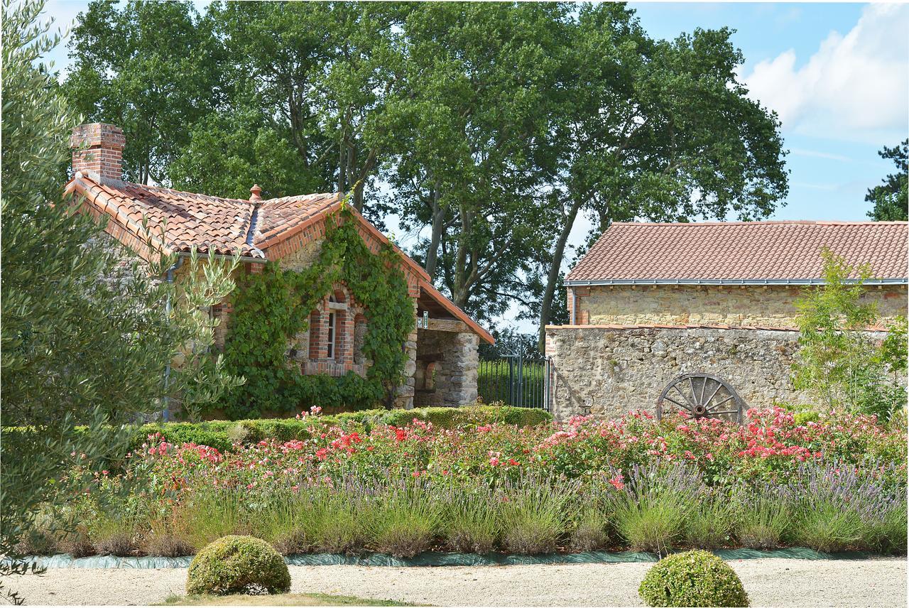 B&B Domaine De La Corbe Bournezeau ภายนอก รูปภาพ